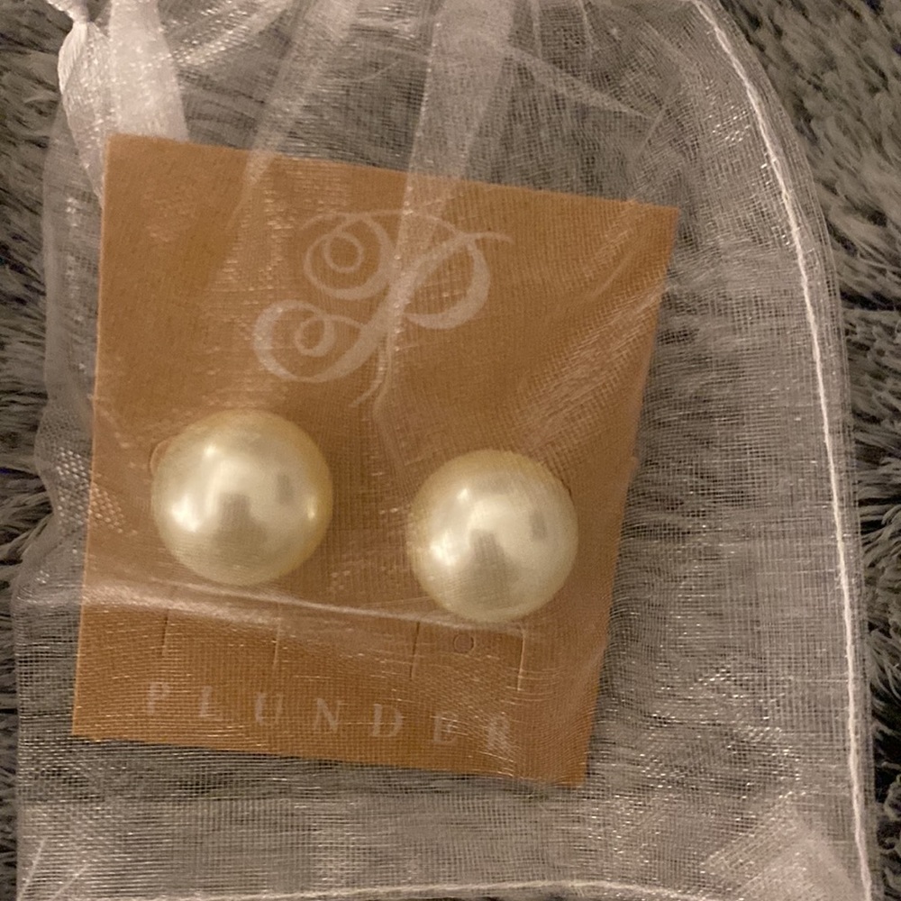Plunder FIFI pearl studs
